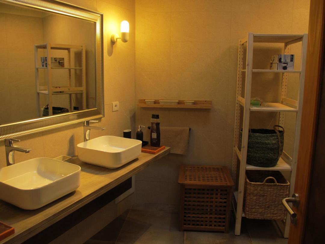 Bungalow Goa Pool View, Playa Roca Residence Sea Front Access - Free Ac - Wifi コスタ・テギセ エクステリア 写真