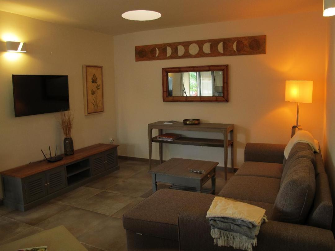 Bungalow Goa Pool View, Playa Roca Residence Sea Front Access - Free Ac - Wifi コスタ・テギセ エクステリア 写真