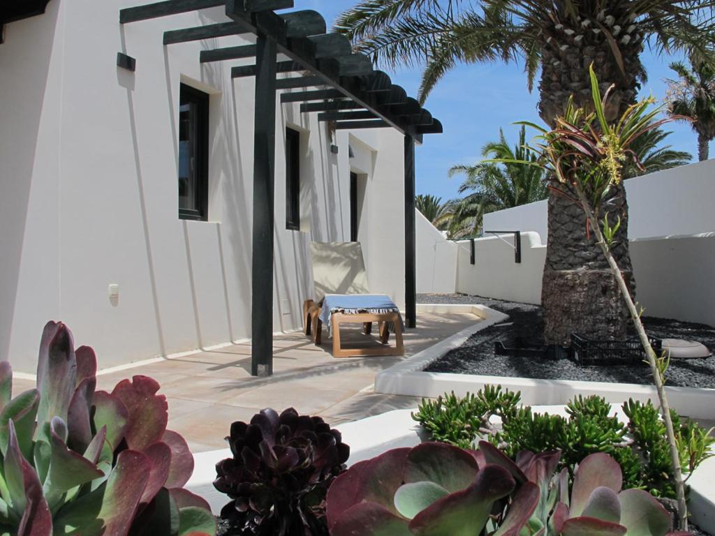 Bungalow Goa Pool View, Playa Roca Residence Sea Front Access - Free Ac - Wifi コスタ・テギセ エクステリア 写真