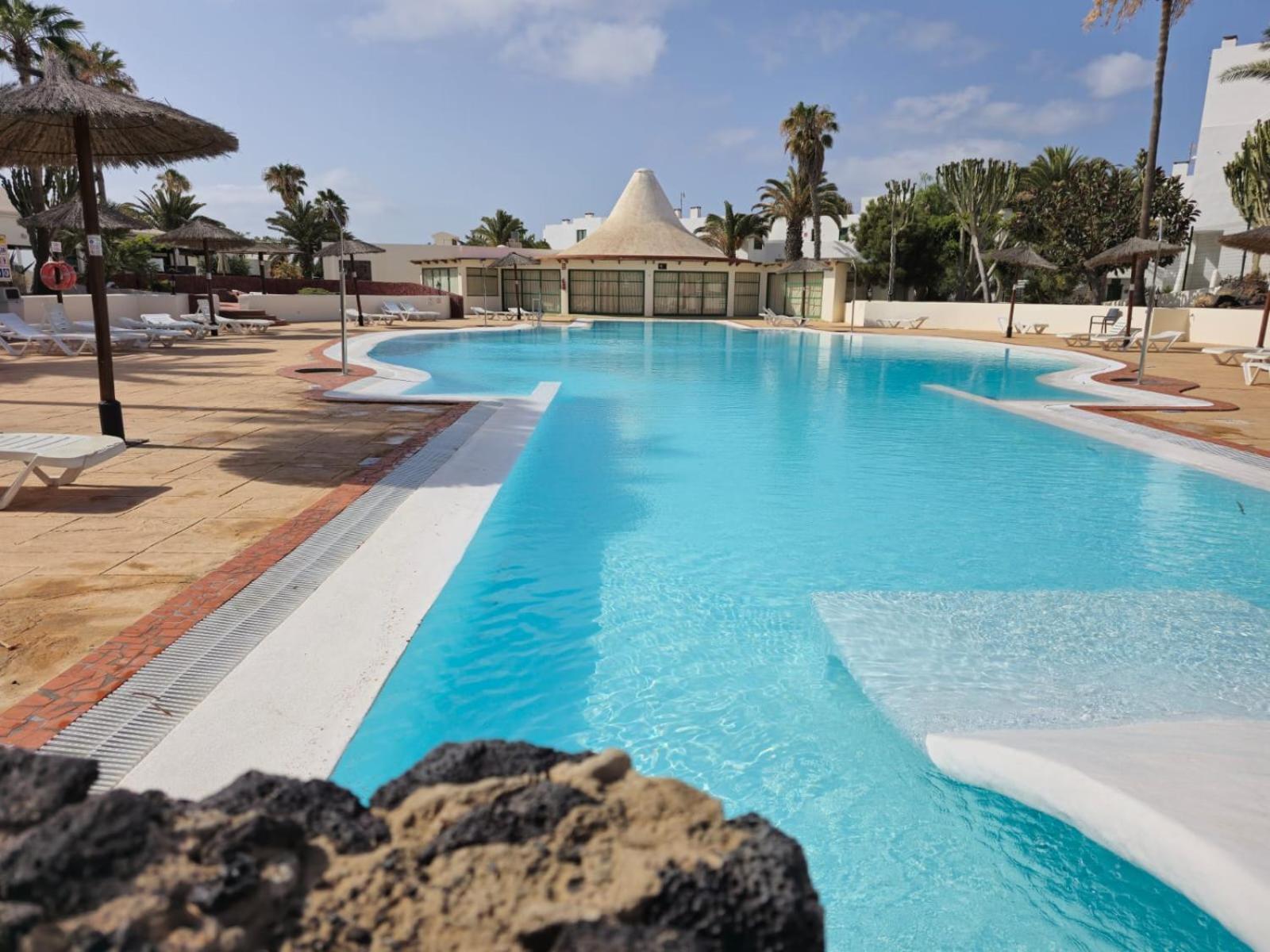 Bungalow Goa Pool View, Playa Roca Residence Sea Front Access - Free Ac - Wifi コスタ・テギセ エクステリア 写真